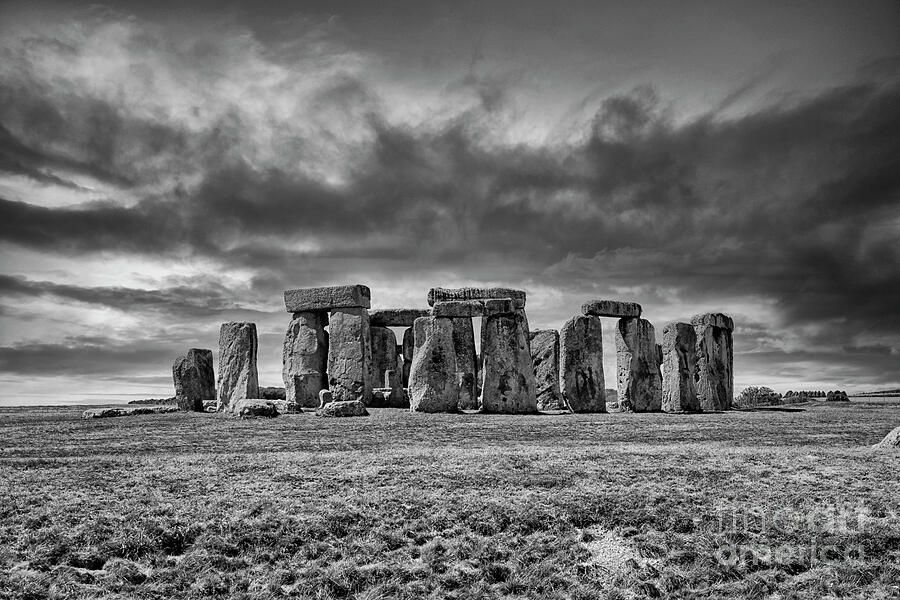 PatriciaPhotos's tweet photo. Famous Stonehenge circle in dramatic black and white https://t.co/tLfqDBAMgx #finearts #WallArt #homedecor #art #artgallery #artprints #giftideas #AYearForArt #LoveArt #Buyintoart #WALLARTFORSALE #photography #stonehenge #blackandwhite #ancient #mysterious #rocks #circle https://t.co/zyPVh9Fhdj