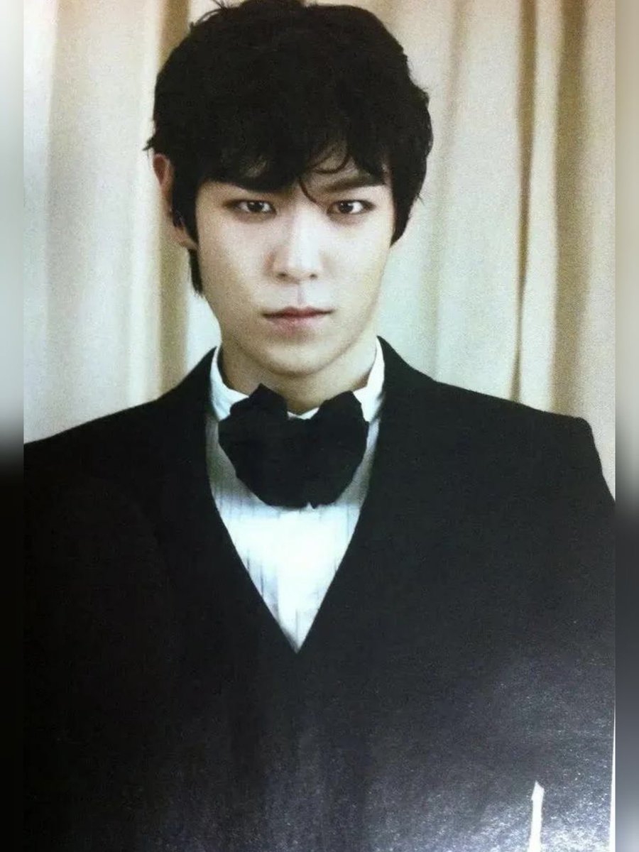 Pcwwkaiv's tweet photo. 카페인과 니코틴 냄새가 배인 최승현의 살 내음을 사랑했다. 커피와 담배. 자칫 불쾌할 수 있는 것들임에도 불구하고 최승현에게는 우아한 향기가 났다. https://t.co/hMvbryFUKk
