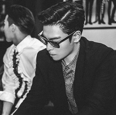 Pcwwkaiv's tweet photo. 카페인과 니코틴 냄새가 배인 최승현의 살 내음을 사랑했다. 커피와 담배. 자칫 불쾌할 수 있는 것들임에도 불구하고 최승현에게는 우아한 향기가 났다. https://t.co/hMvbryFUKk
