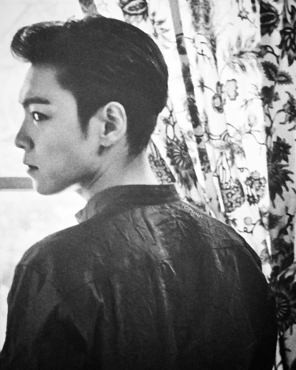 Pcwwkaiv's tweet photo. 카페인과 니코틴 냄새가 배인 최승현의 살 내음을 사랑했다. 커피와 담배. 자칫 불쾌할 수 있는 것들임에도 불구하고 최승현에게는 우아한 향기가 났다. https://t.co/hMvbryFUKk