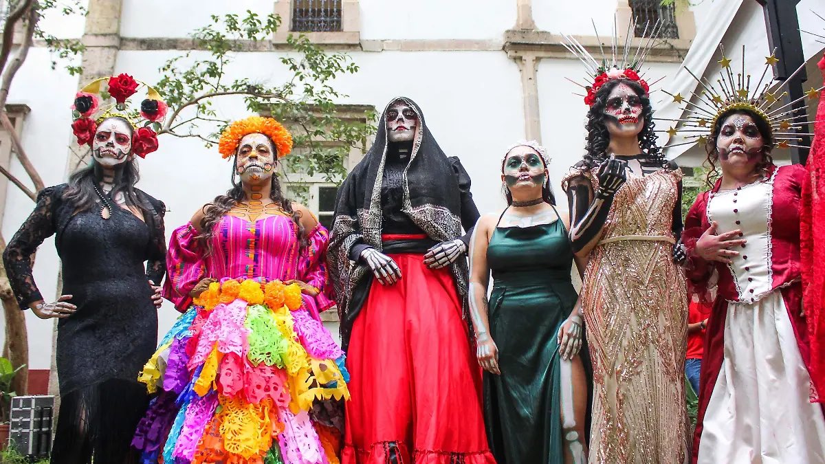 JNT3D's tweet photo. “Vengan vestidos de muertos”

Mujeres       //     Hombres https://t.co/7QNHOtXe2m