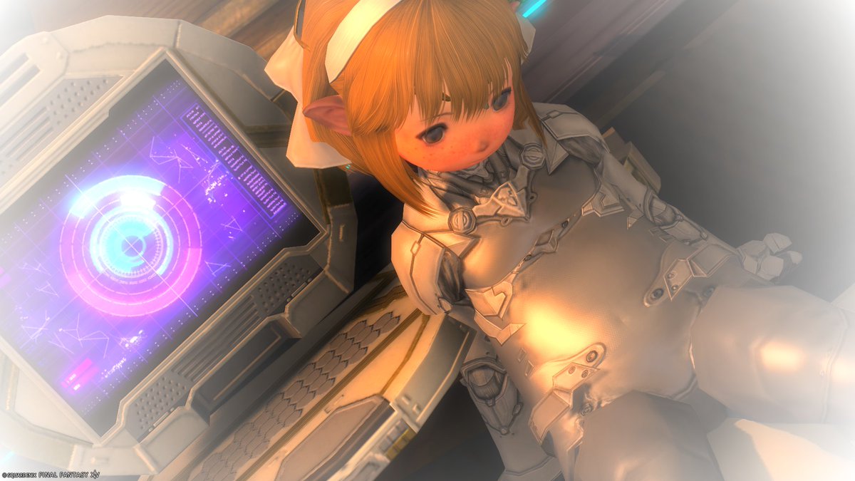 kamo410's tweet photo. システムメンテナンスを受ける機械人形。
きゅううううん、チキチキチキ……
「はわわ、プログラム書き換えたりとか、してないでっすよね？」
＃FF14 https://t.co/72KRxc7VH8