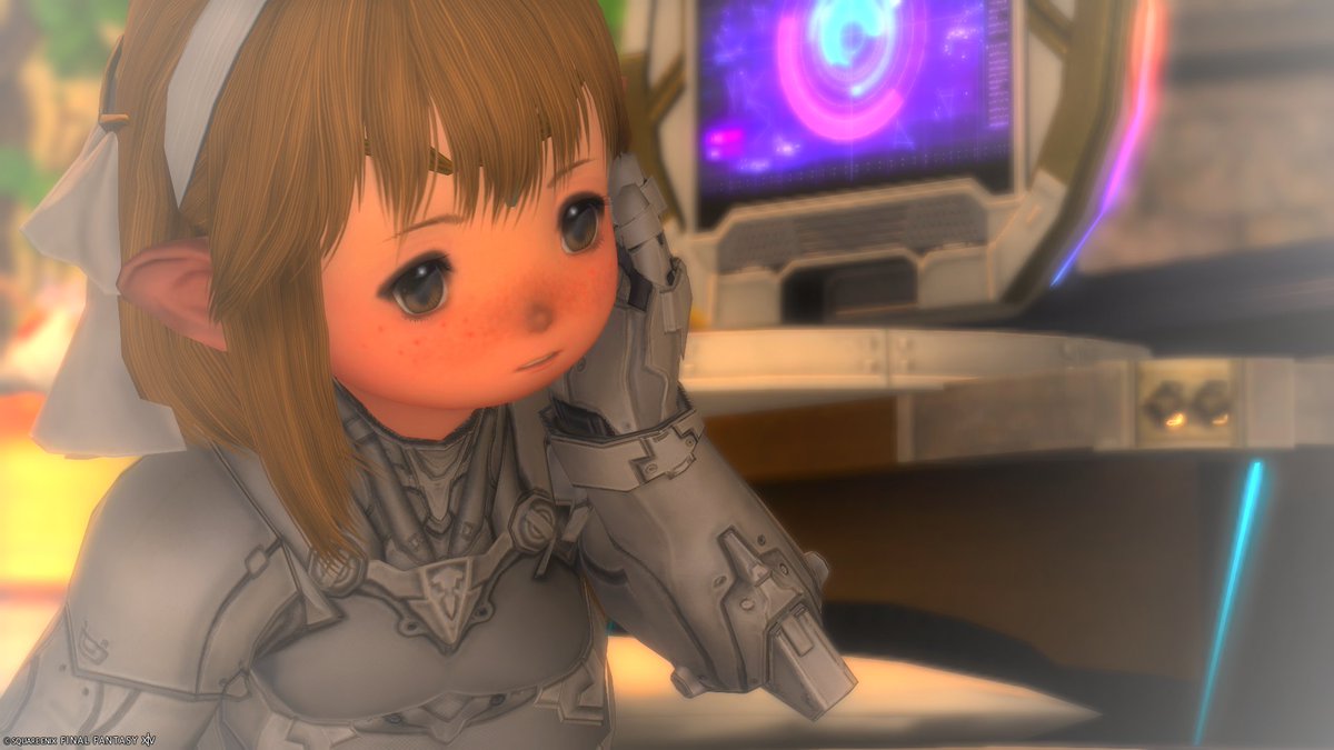 kamo410's tweet photo. システムメンテナンスを受ける機械人形。
きゅううううん、チキチキチキ……
「はわわ、プログラム書き換えたりとか、してないでっすよね？」
＃FF14 https://t.co/72KRxc7VH8