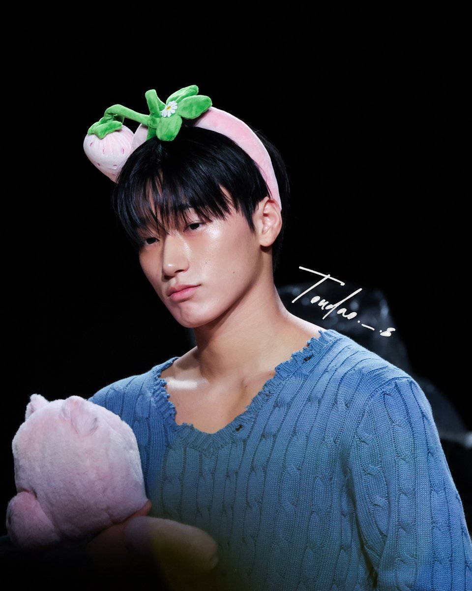 penumbra_ba's tweet photo. 260326 Beatroad비트로드 산⛰️
𝓣𝓱𝓪𝓽'𝓼 𝓷𝓸𝓽 𝓽𝓱𝓮 𝓽𝓪𝓼𝓽𝓮 𝓸𝓯 𝓵𝓲𝓯𝓮🍓

#ATEEZ #에이티즈
#CHOISAN #최산
#SAN #산 https://t.co/fmqqnpOVn7