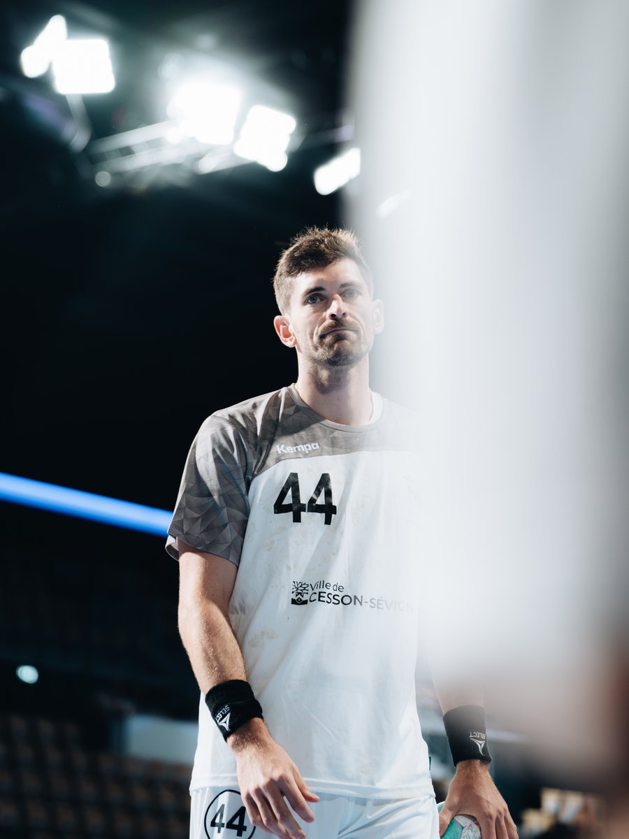 crmhb's tweet photo. 🫡 𝐑𝐞𝐭𝐫𝐨𝐮𝐯𝐞𝐫 𝐥𝐞 𝐜𝐡𝐞𝐦𝐢𝐧 𝐝𝐞 𝐥𝐚 𝐯𝐢𝐜𝐭𝐨𝐢𝐫𝐞.

3 jours après Limoges, nos Irréductibles sont de retour à la compétition. Le CRMHB affronte @PCHBofficiel, à l’occasion du second tour de CDF.

Coup d’envoi à 20h, sur Handball TV 📺

#Irréductibles https://t.co/7vUVIRnuQ7