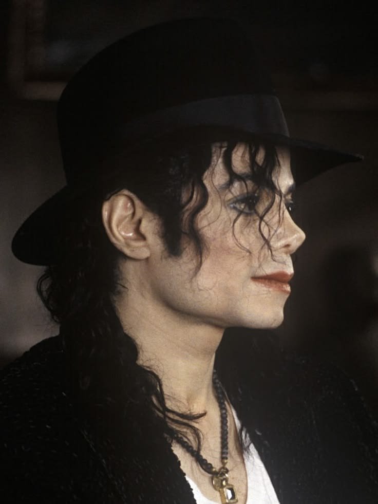 ilmjsm_'s tweet photo. I’ll never shut up about his side profile https://t.co/uvjfPnUdE2