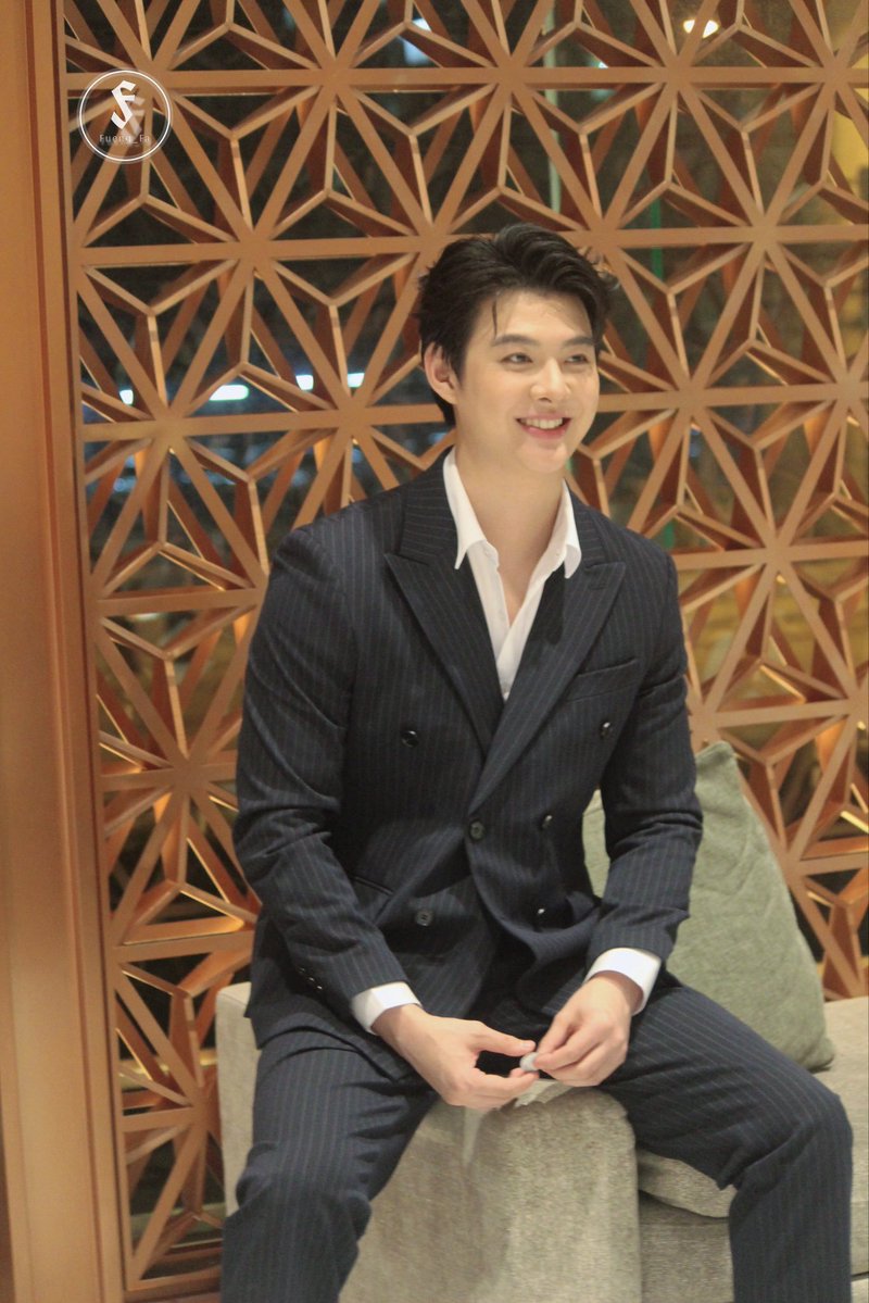 KelKonan's tweet photo. If I were a poet, maybe I could express what I see better. You're incomprehensibly ineffably stunningly handsome man @Saint_sup 😍😍
 #Saint_sup #MingEr https://t.co/1ZXX0qHFt9