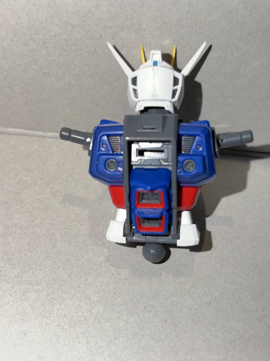 zuto3's tweet photo. 一人オルタナティブ祭、次はこれ。
去年以降MGEXストフリ、MGフリーダム買ったものの、まずはストライク！と思いながら手に入らず、やっと８月のDMMキャンセル待ち通りました。
発進シーンのピピピポーンに脳を焼かれたのは俺だけじゃないはず。
#ガンプラ好きな人と繋がりたい
#MGエールストライク https://t.co/ImhlFnbip7