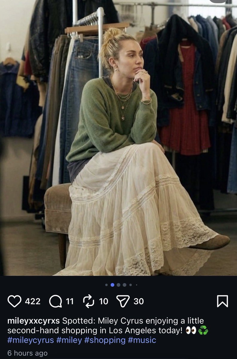 stephennhx's tweet photo. @dxnttalkaboutit Thrifting 😭 love her down tho https://t.co/07jlkxpiiv