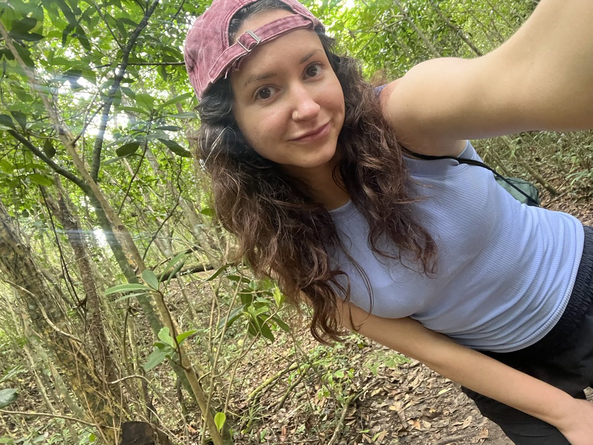 LottiesAxe97's tweet photo. @mariiibon I thought I was really funny on my hike in April https://t.co/JDMZTGclWc