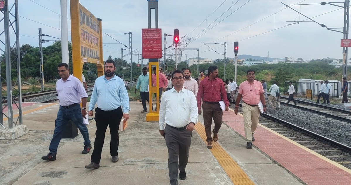 SalemDRM's tweet photo. The Namakkal Railway Station is being Redeveloped under the ambitious #AmritBharatStationScheme

Today, Shri Panna Lal, DRM / Salem Division, accompanied by Officials, reviewed the progress of the works.

Modern Infrastucture !
Passenger-friendly Amenities !

@GMSRailway https://t.co/NWQBRgkD7Y