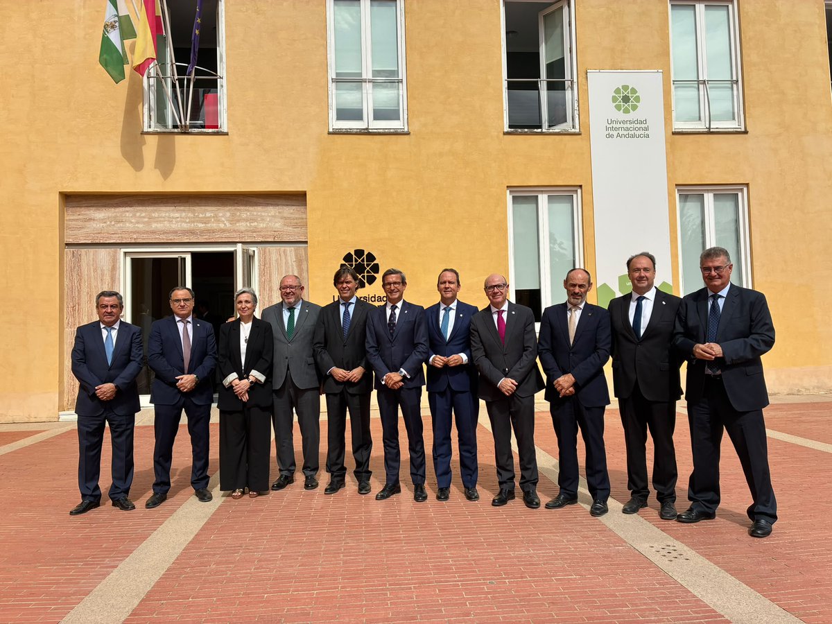 ParadelaJSr's tweet photo. La @UNIAuniversidad refuerza su vocación con la sociedad andaluza en este curso 2026-27 con una ambiciosa oferta de postgrado. Seguimos multiplicando el talento. 🌍🎓

José López Barneo, gracias por tu excelente reflexión sobre cómo potenciar la investigación andaluza. https://t.co/9hnjDXg8UD