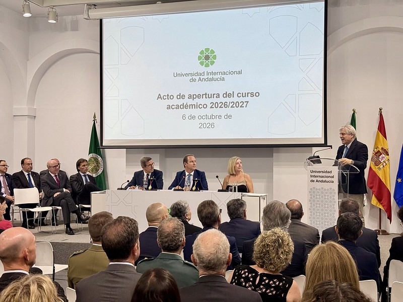 ParadelaJSr's tweet photo. La @UNIAuniversidad refuerza su vocación con la sociedad andaluza en este curso 2026-27 con una ambiciosa oferta de postgrado. Seguimos multiplicando el talento. 🌍🎓

José López Barneo, gracias por tu excelente reflexión sobre cómo potenciar la investigación andaluza. https://t.co/9hnjDXg8UD