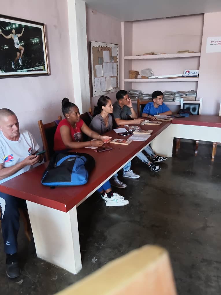 GuaneInder's tweet photo. #InderGuane 
En la mañana de hoy se efectuó la preparación metodológica de los profesores de Educación Física en la subdirección de actividades deportivas con la participación de José A. Benítez Bosque.
#GenteQueSuman https://t.co/hLkOov9yIc
