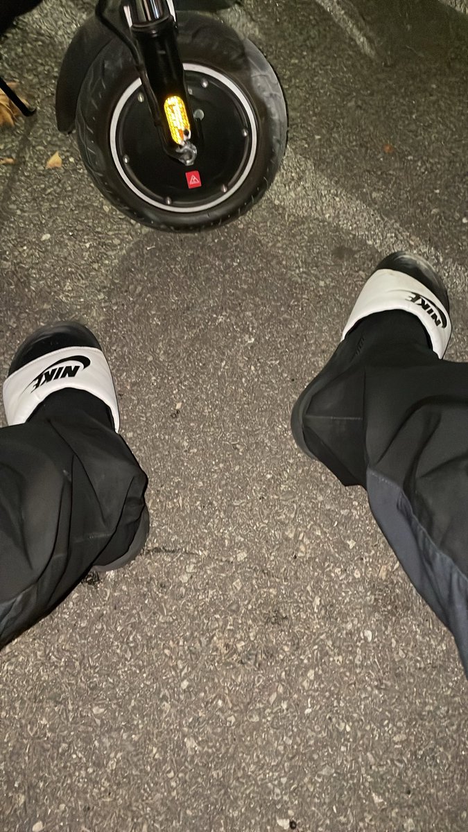 MaitreSam4l's tweet photo. Venez dépenser votre fric pour moi👑😈💰🤡🏧
#MoneySlave #FinDom #CashSlave #PayPig #FinDomSlave https://t.co/3tExuaebgJ