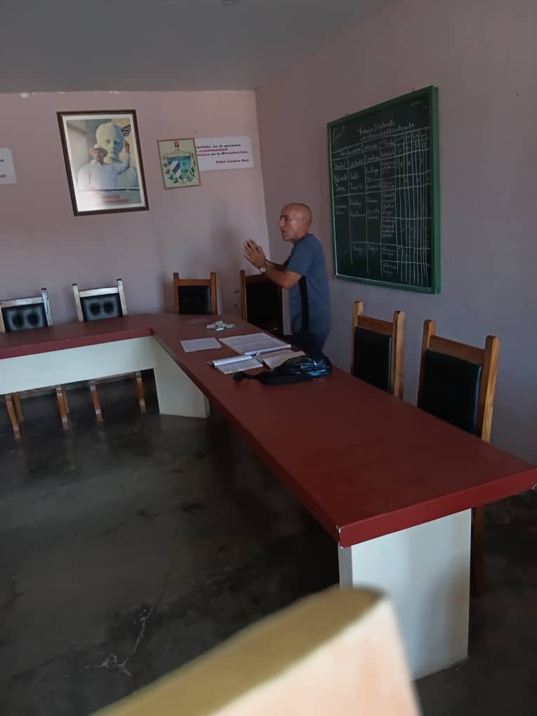 GuaneInder's tweet photo. #InderGuane 
En la mañana de hoy se efectuó la preparación metodológica de los profesores de Educación Física en la subdirección de actividades deportivas con la participación de José A. Benítez Bosque.
#GenteQueSuman https://t.co/hLkOov9yIc