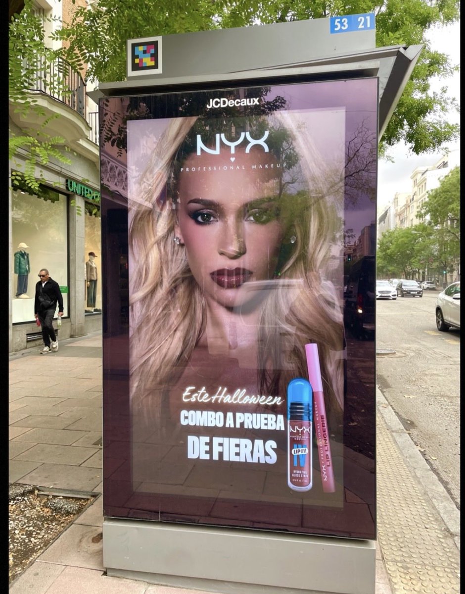 badgyaltop's tweet photo. Literalmente su cara por toda la city https://t.co/BBXutIKWcX