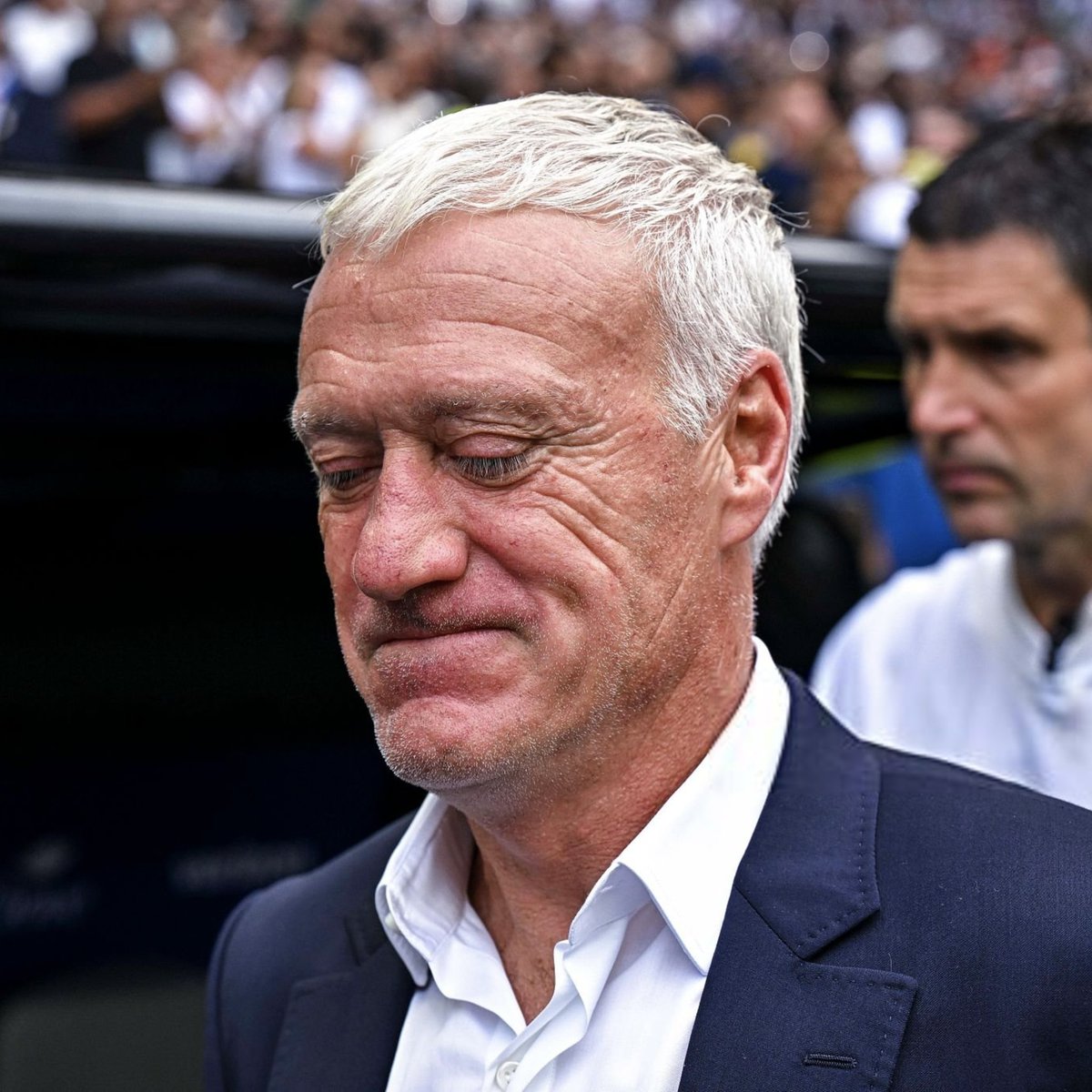 ActuFoot_'s tweet photo. 🚨 Daniel Riolo 🇫🇷 : « C’EST UN VRAI COUP DE FRAÎCHEUR DE VOIR L’ÉQUIPE DE FRANCE JOUER DE CETTE FAÇON APRÈS 12-14 ANNÉES D’ENNUI PROFOND. 😴

Avec Deschamps, c’était de l’ennui profond. 20 minutes de cette équipe de France là valait 3 matchs de celle de Deschamps.

Les audiences se ressentaient. Tout simplement parce que le sport c’est du plaisir.

DESCHAMPS L’A CHERCHÉ TOUTE SA VIE, sans vouloir être moche, c’est dur.

C’est malheureux de voir quelqu’un attirer autant la lumière et Deschamps est un homme de l’ombre. »

🎙️ @EstelleMidi