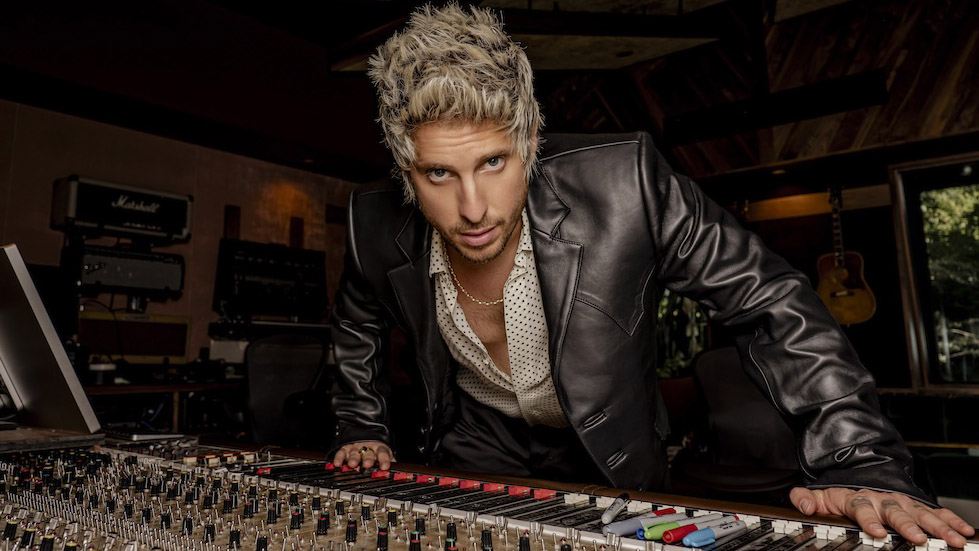 ProSoundNews's tweet photo. TODAY at https://t.co/9JkbSGnEAo:
• Andrew Watt on Producing McCartney &amp; His Go-To Gear
• New Book Deep Dives into Vintage Mics
• A$AP Rocky Funds Scholarship
• Margouleff, Storyk Team for Book Event
• Baby Audio HyperWarp

#recording #proaudio #livesound 
#paulmccartney https://t.co/C6XA1TfDko