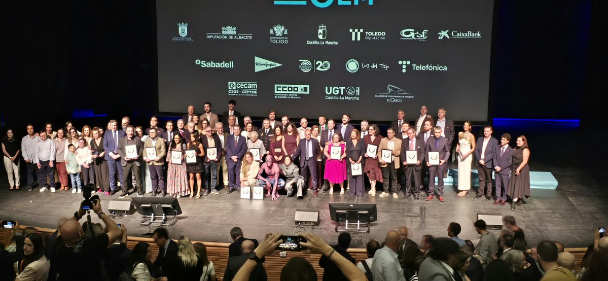 CMM_es's tweet photo. El digital @Enclmdiario entrega un "Premio Excelente" a #CMM por sus 25 años de trayectoria.

https://t.co/CRpvuZNAUR https://t.co/mUgvO7r9PJ