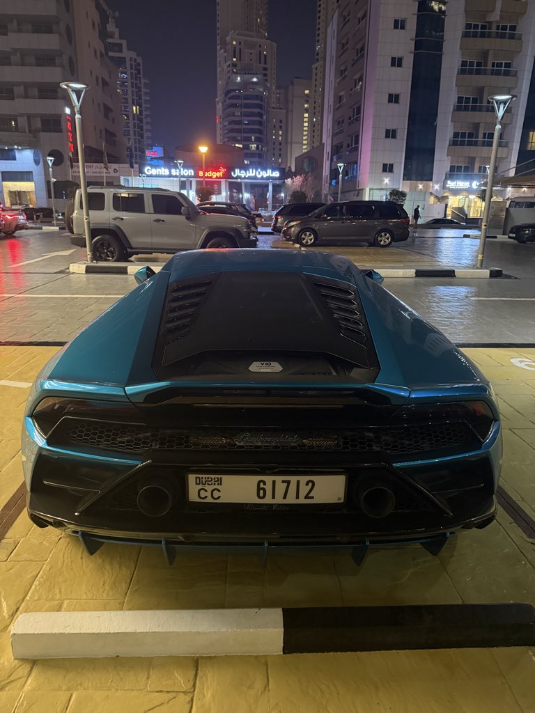 Mattertrades's tweet photo. Mysterious income. 
Expensive dinners.
Screaming v10s, v12s.
200 million.
Private jets. 
Bouncing maybachs. https://t.co/N7qcws6ooa