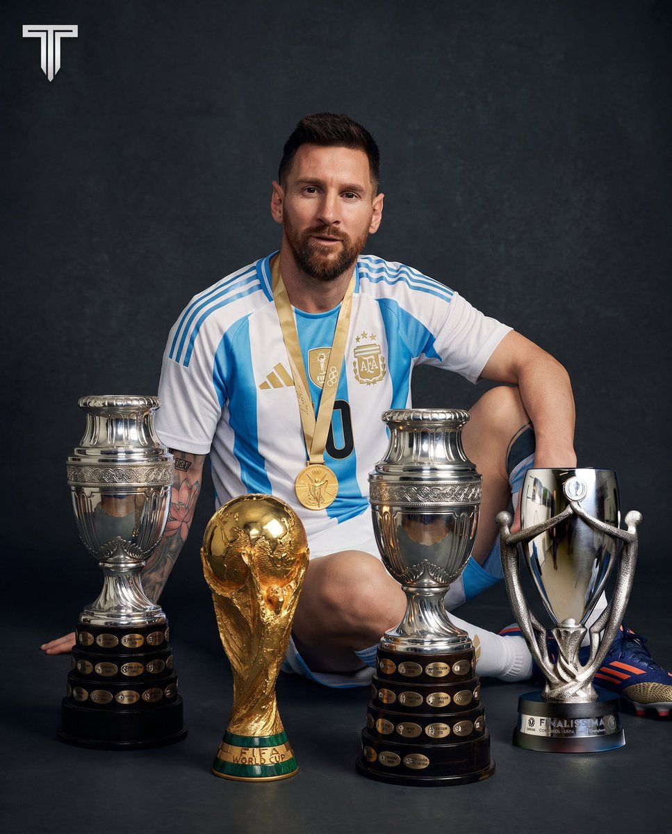 TouchlineX's tweet photo. 🚨 𝗖𝗥𝗔𝗭𝗬 𝗙𝗔𝗖𝗧: Lionel Messi ended his Argentina career having won every possible trophy:

🏆 World Cup
🏆 Copa América (2x)
🏆 Finalissima
🏆 Olympic Gold https://t.co/NLZds4Z1wC