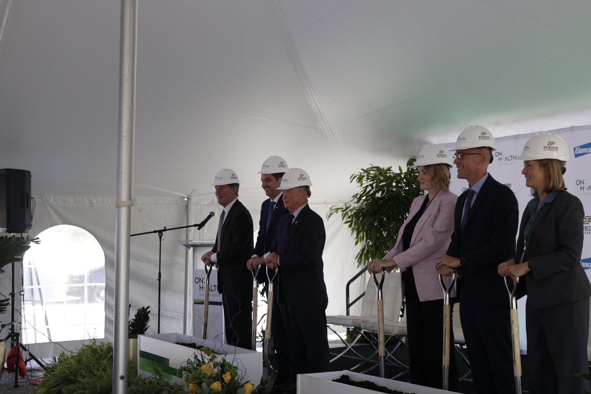 IndyMayorJoe's tweet photo. It’s a pleasure to celebrate another step for the One Health Innovation District. As crews are putting the final touches on the Greenlawn Memorial Bridge, this groundbreaking represents continued progress on the expansion of the west Side of Downtown. https://t.co/3RkXM4cGVo