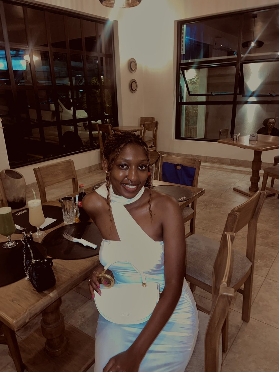 SandraL04e's tweet photo. A whole new level of blessings. 🥰🤍✨ Thank You God for another year of life. I celebrate ME! 🎂👑 https://t.co/hWITiFwEpR