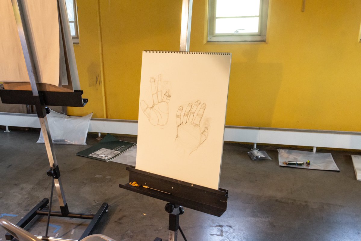 Judsonartdesign's tweet photo. Drawing II hand gesture practice

#judsonartdesign #figuredrawing #drawingstudio #judsonawesome https://t.co/hNaFgWCdDg