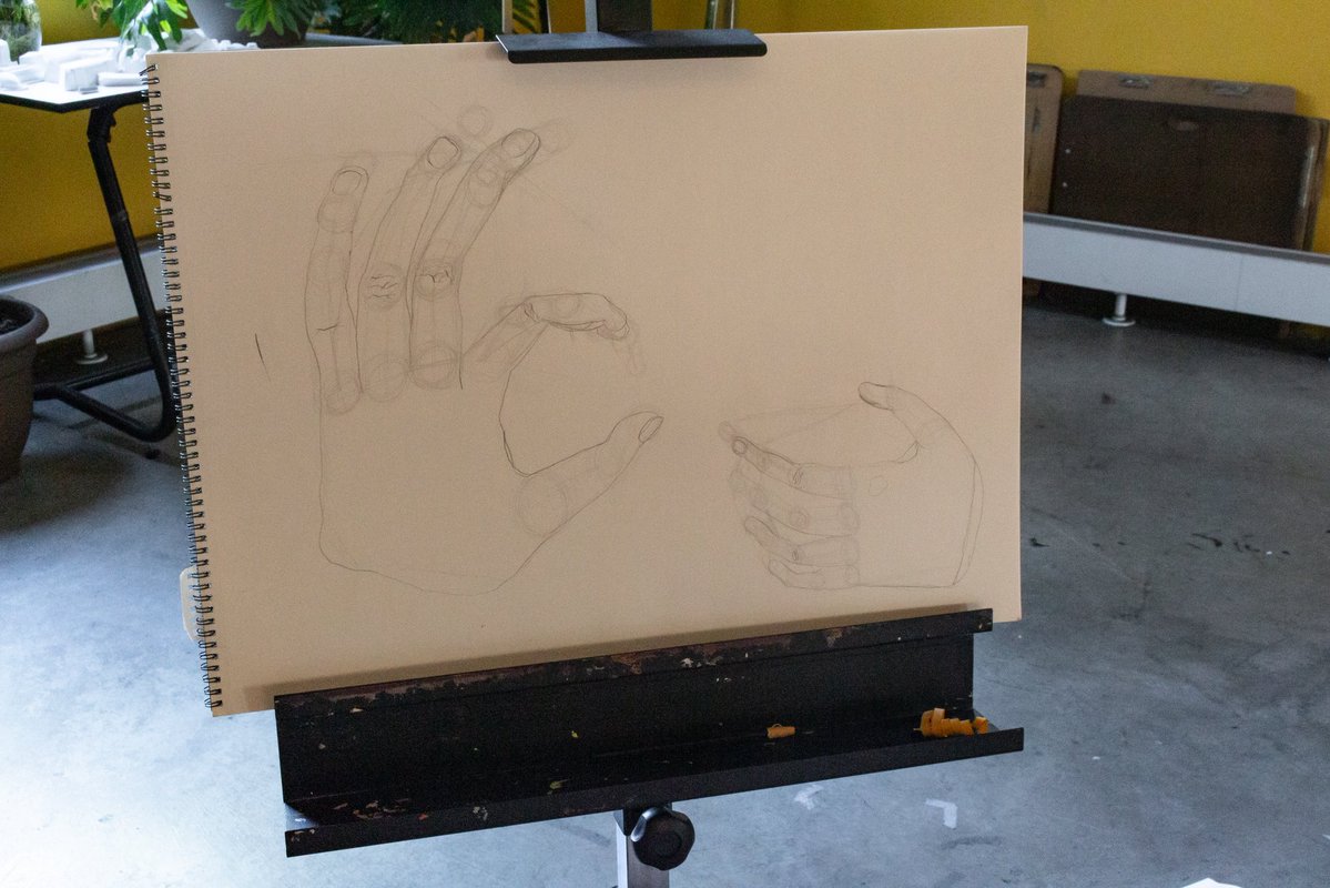 Judsonartdesign's tweet photo. Drawing II hand gesture practice

#judsonartdesign #figuredrawing #drawingstudio #judsonawesome https://t.co/hNaFgWCdDg