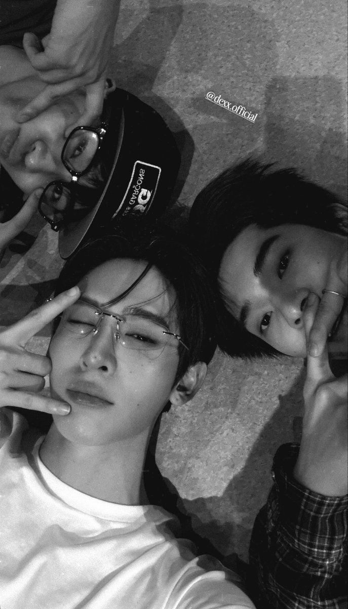 inquietlighttm's tweet photo. ทะมัยเหลือกัง3คนละเนี่ย55555555555 https://t.co/65drulqiXn