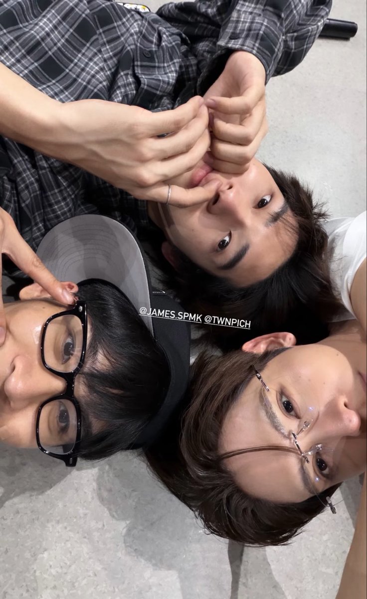 inquietlighttm's tweet photo. ทะมัยเหลือกัง3คนละเนี่ย55555555555 https://t.co/65drulqiXn