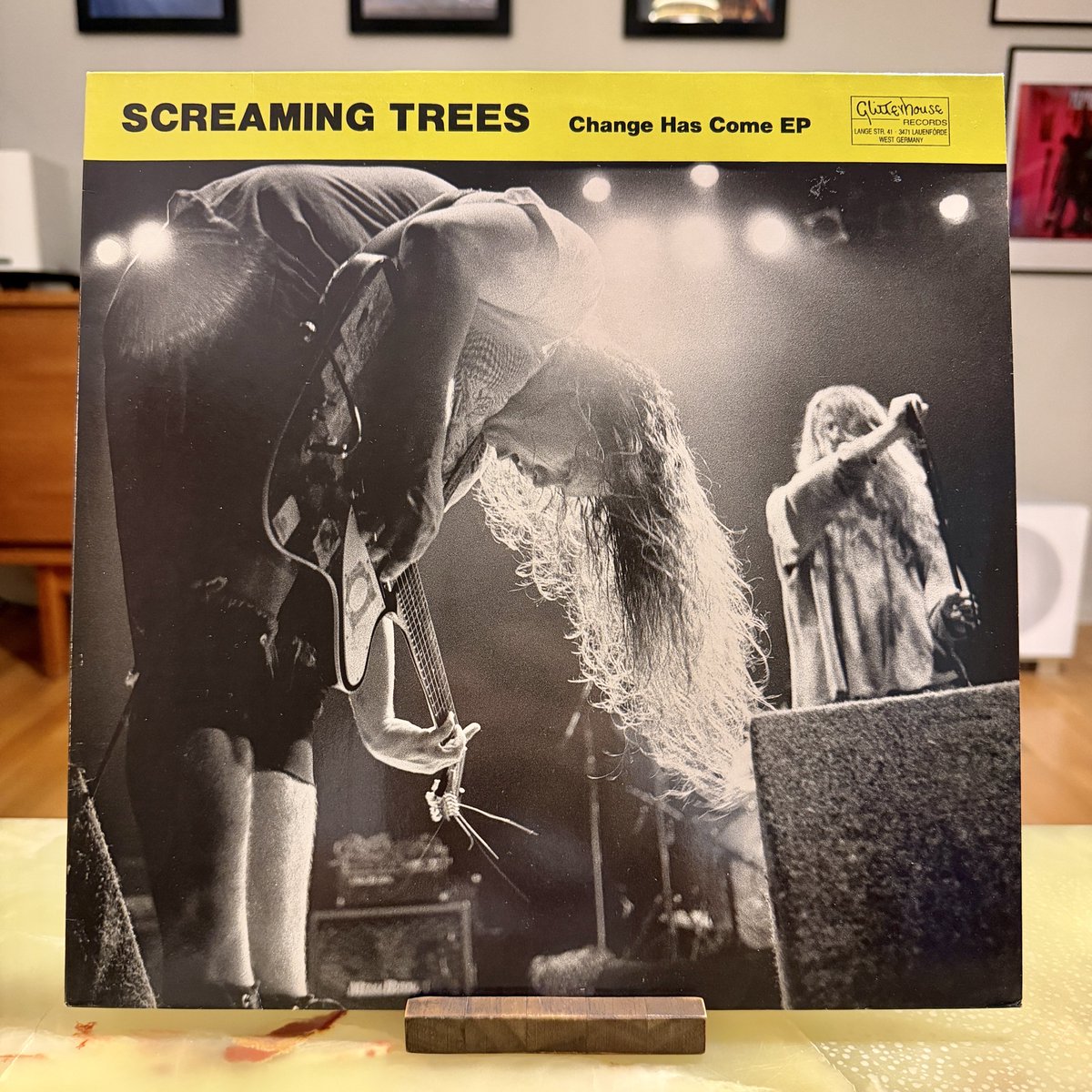 jussiertio's tweet photo. 🎶"Flames well up deep inside / Change has come and you can't hide in the ashes"🎵
Screaming Trees – Change Has Come EP
(1990 Europe)
#ScreamingTrees #nowspinning #vinylrecords #vinylcommunity https://t.co/wh2AZMlHiC