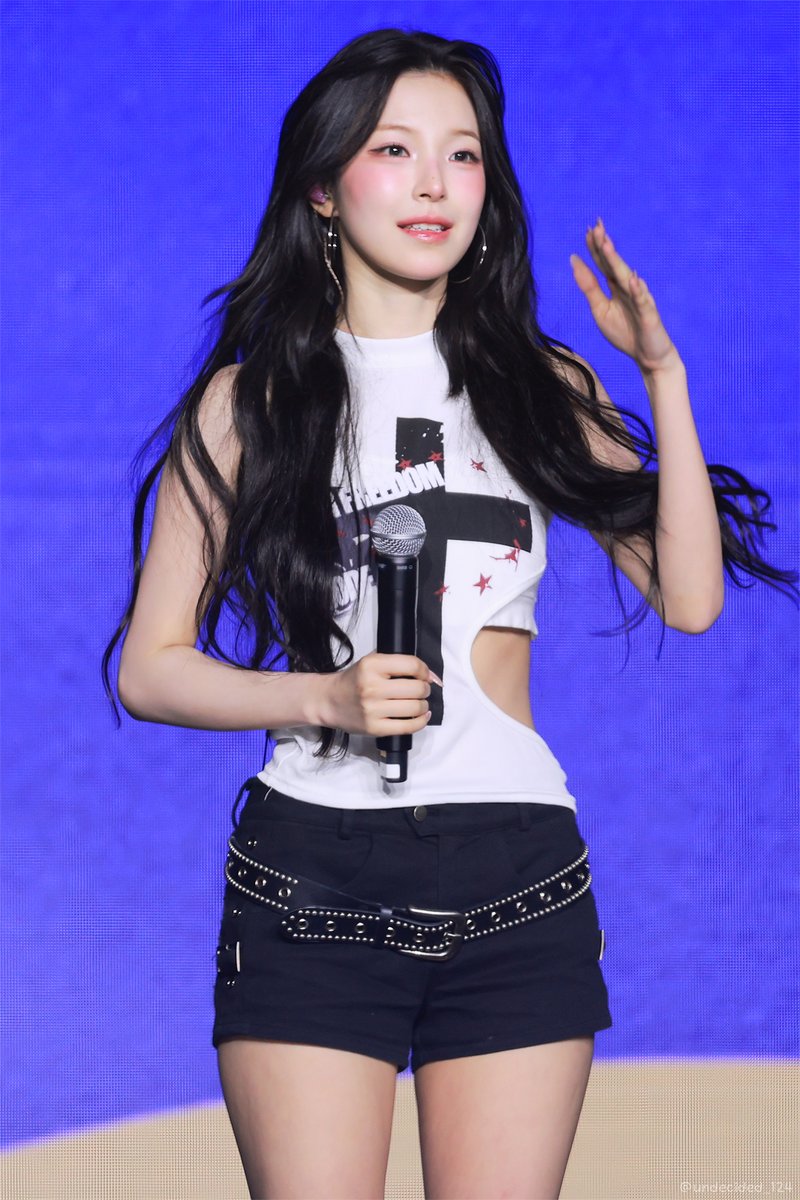 undecided_124's tweet photo. #백지헌 #BAEKJIHEON
#프로미스나인 #fromis_9    

261003 https://t.co/Q8aFJ3rkxx