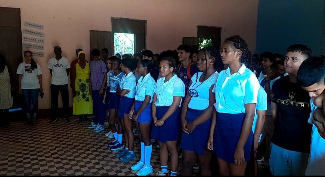alexeimc68's tweet photo. 50 años del crimen de Barbados, sabotaje de  la CIA contra avión cubano. Mueren 73 personas.  En #CardenasXCuba, glorias del deporte, entrenadores, atletas y estudiantes de la EPEF  recordaron la fecha con  el repudio a los  asesinos y el compromiso de no olvidar a los mártires https://t.co/4USXuyMmEU