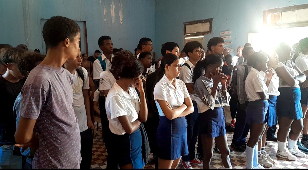 alexeimc68's tweet photo. 50 años del crimen de Barbados, sabotaje de  la CIA contra avión cubano. Mueren 73 personas.  En #CardenasXCuba, glorias del deporte, entrenadores, atletas y estudiantes de la EPEF  recordaron la fecha con  el repudio a los  asesinos y el compromiso de no olvidar a los mártires https://t.co/4USXuyMmEU