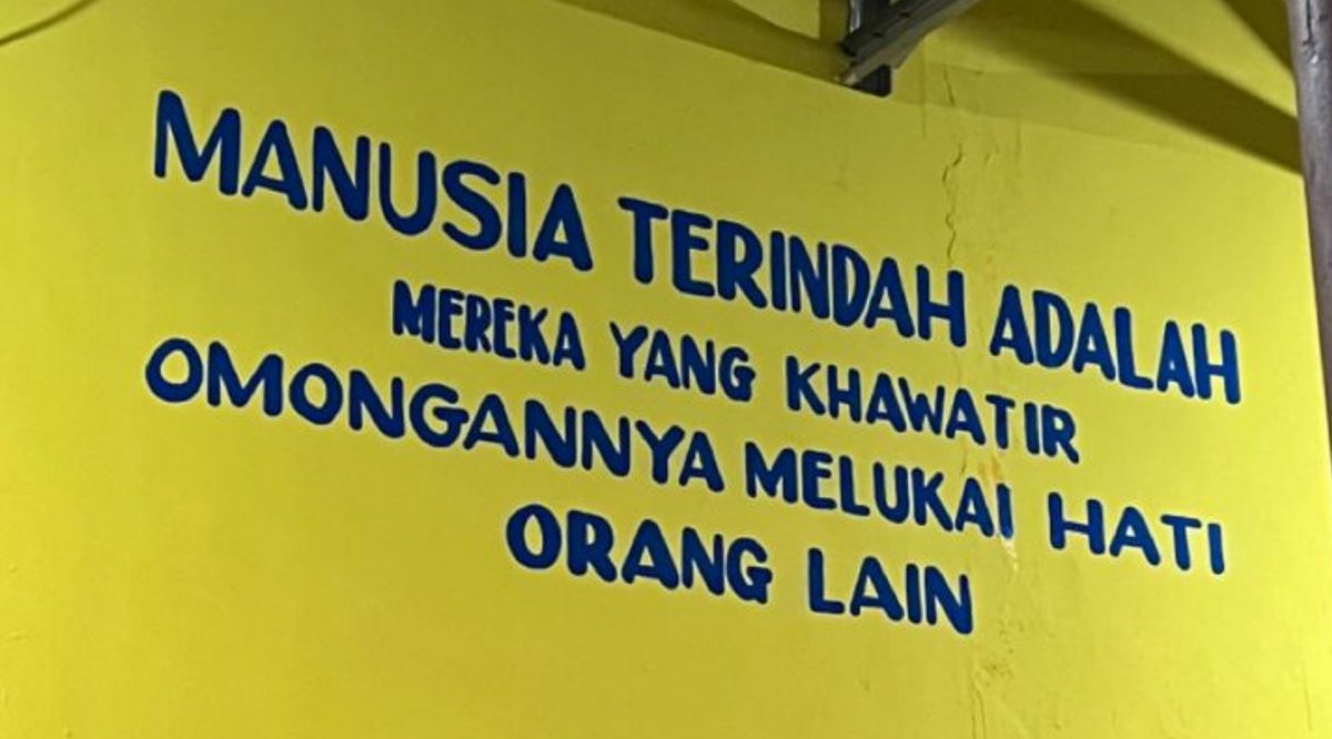 its__Arthur19's tweet photo. @cakimiNOW waktu debat cawapres dugaan nya dibenarkan @officialMKRI.
Kami yang salah ternyata, saat itu kami mengira masa iya cawapres gak ada ijazah nya😂

Maafin ya Pak 🙏 https://t.co/f4riOr7ilw