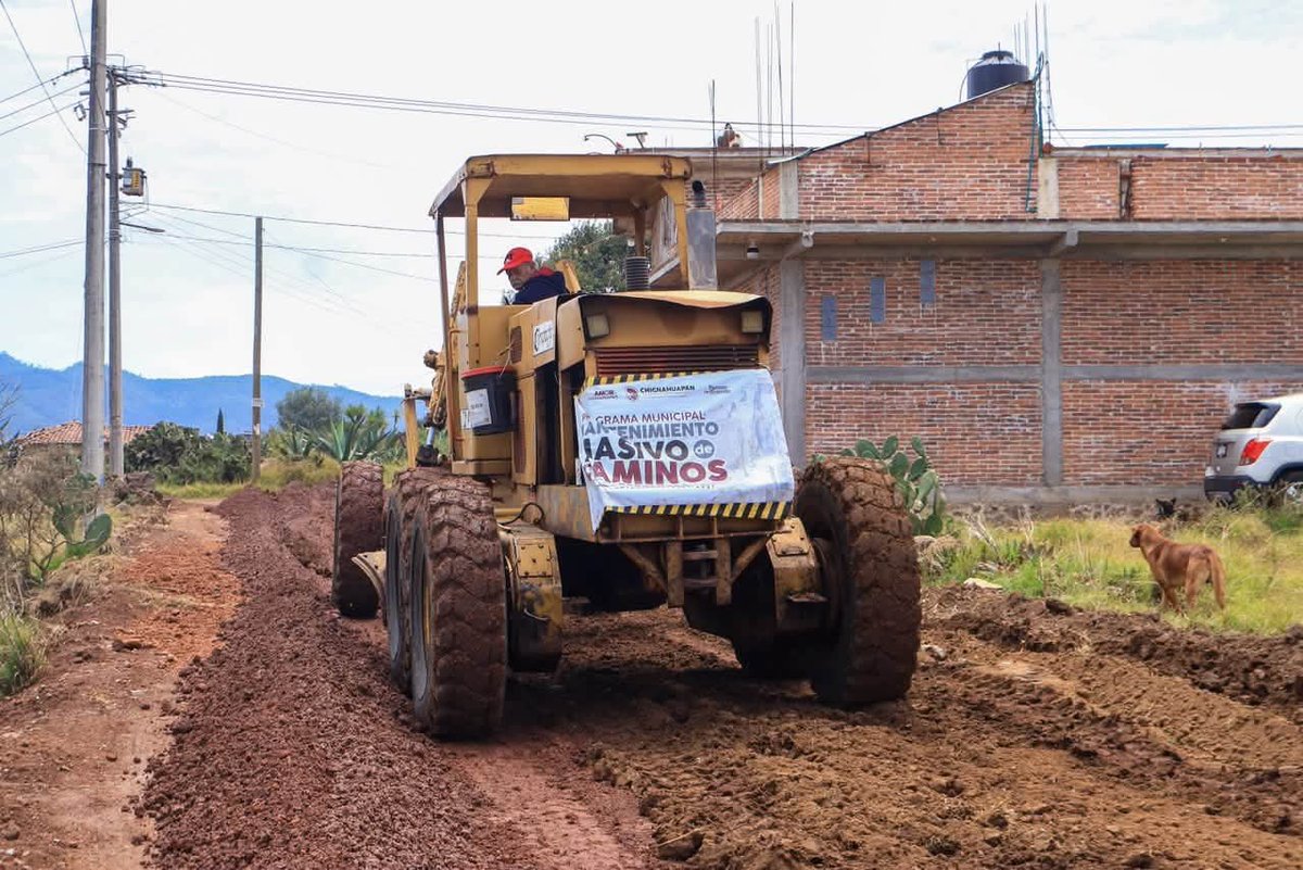 RiveraTrejoJuan's tweet photo. 🚜 ¡12 kilómetros más y seguimos avanzando hacia la meta de 760!
#Acción233 | El #MantenimientoMasivodeCaminos continúa avanzando por nuestras comunidades. Esta vez, el recorrido nos llevó desde #VentaAhumada, pasando por #CiénegaLarga, hasta llegar a #Teopan.
En este trayecto recuperamos 12 kilómetros más de caminos, beneficiando también a las comunidades de El Doce, Cerro de la Virgen, Agua Santa y Llano del Conejo. 🤝✨
Cada kilómetro representa mejores caminos, mayor conectividad y nuevas oportunidades para las familias de nuestras comunidades. ❤️
Kilómetro a kilómetro, seguimos avanzando con rumbo a los 760 kilómetros. 💪🚜
#Chignahuapan #MásTerritorioMenosEscritorio