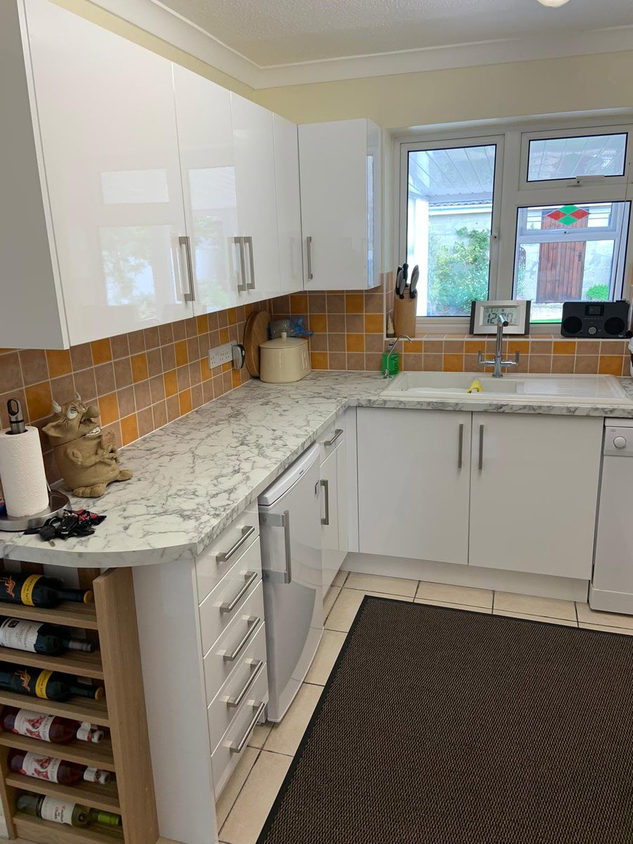 APKitchenSol's tweet photo. Curved edges on worktops are a fantastic way to create the illusion of more space in your kitchen. In small or narrow kitchens, clever design features like these can work wonders, making the entire space feel larger and more open.
Call 01935 849559 or visit our Ilchester showroom https://t.co/p2P7UcVo88