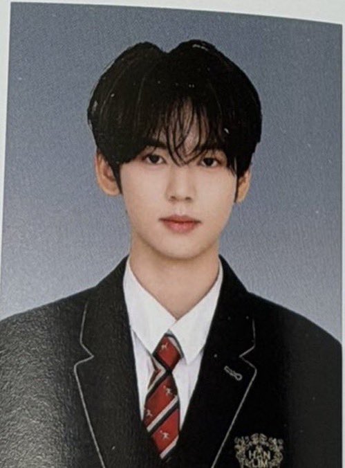 gyu_yu_day's tweet photo. 고등학생으로 돌아가주시면 안될까요… 교복 입은 모습 더 보구 싶은데 #한유진 https://t.co/H5w2uBooOG