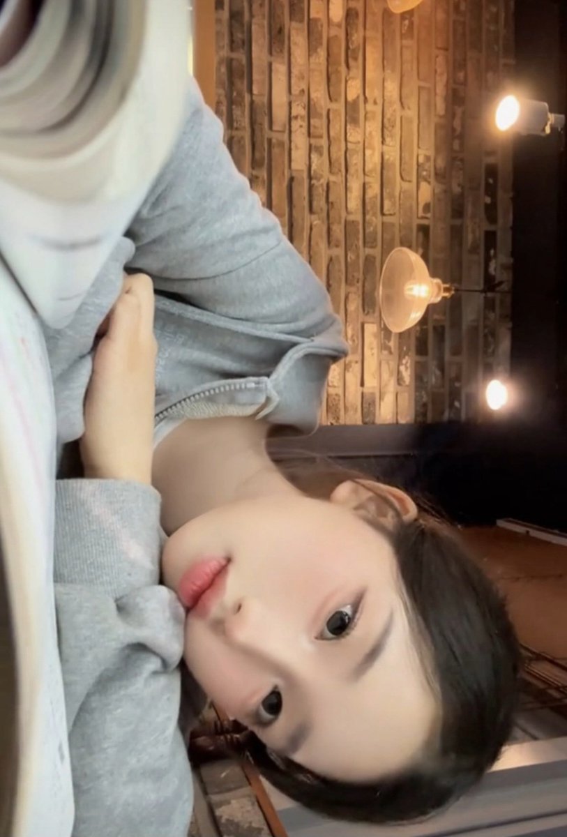 FD__Jooeun's tweet photo. 재미있게 놀 여왕들 없나❓️🥱 허접년 개찐따들 말고 재미있게 놀 여왕들만 DM❤️ #붙여 #캣파 #여깨 #여왕 #붙여대결 #캣파이트 https://t.co/e9xt3OA9iD