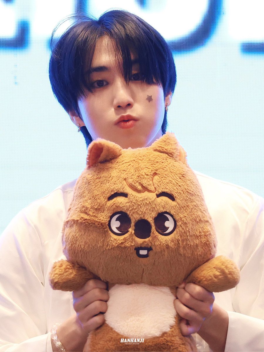 hanirinosaurus's tweet photo. mnho rented the apartment with his best friend chn, the alpha, who had a younger brother, jsng.

mnho had a crush on jsng. the omega was everything mnho ever wanted. 

but mnho never hit on jsng. he thought he didn't stand a chance.

mnho was just a scentless beta.  + https://t.co/we6UhwYmb1