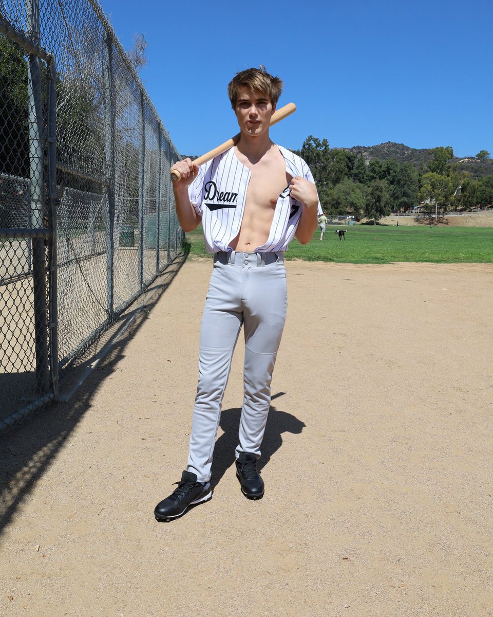 brett_dream's tweet photo. Retweet if you will pitch to this batter. https://t.co/hopKAvpDkX