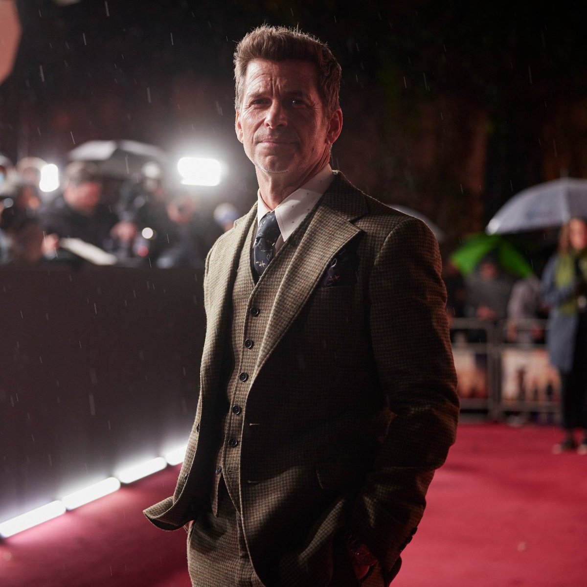 SnyderQueen_'s tweet photo. Waiting for the "Paramount has enlisted Zack Snyder to oversee DC Films" tweet 🔥🔥 the internet will go into meltdown

#RestoreTheSnyderVerse @Paramountco @davidellison @ZackSnyder https://t.co/fcCZyrekaz