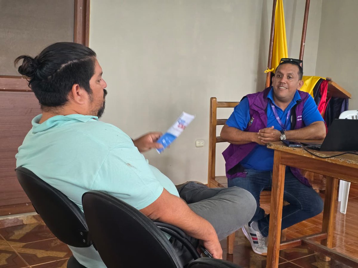 CGGalapagos's tweet photo. #Isabela | Desde la Intendencia General de Policía, en articulación con la @PoliciaEcuador, mantenemos un trabajo directo con la comunidad rural, fortaleciendo las acciones preventivas mediante educación y seguridad vial. https://t.co/CDVfMlevD3