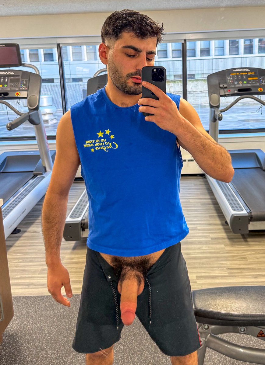 Zaynhawkk's tweet photo. I’m used to handling heavy things… 😏 https://t.co/3PYbPSF4dG