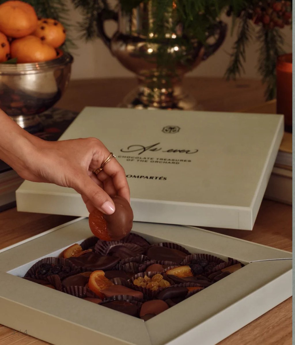 ChrisBaronSmit1's tweet photo. OMG! Introducing Meghan’s Treasures of the Orchard Chocolate Covered Fruit Gift Box. This looks absolutely delicious 😋 

Now available on As ever

https://t.co/2JLwFmqkvU https://t.co/V814x4adKF