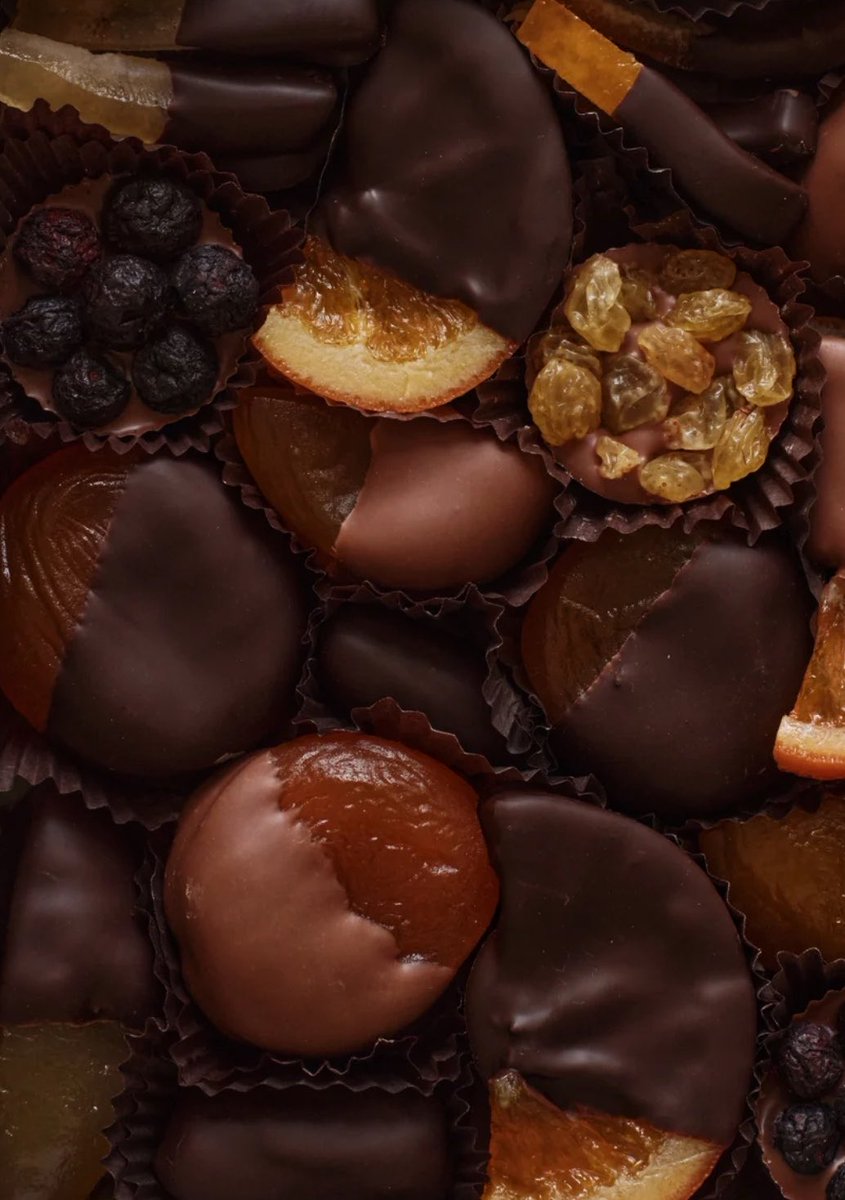 ChrisBaronSmit1's tweet photo. OMG! Introducing Meghan’s Treasures of the Orchard Chocolate Covered Fruit Gift Box. This looks absolutely delicious 😋 

Now available on As ever

https://t.co/2JLwFmqkvU https://t.co/V814x4adKF
