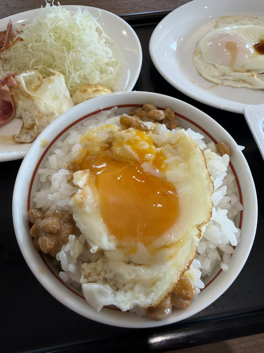 YOU79454656's tweet photo. 今日の朝はデニーズでモーニング😋
目玉焼き一個じゃ足りないから
プラスでもう一個😁
#デニーズ https://t.co/PlyE99BvZb