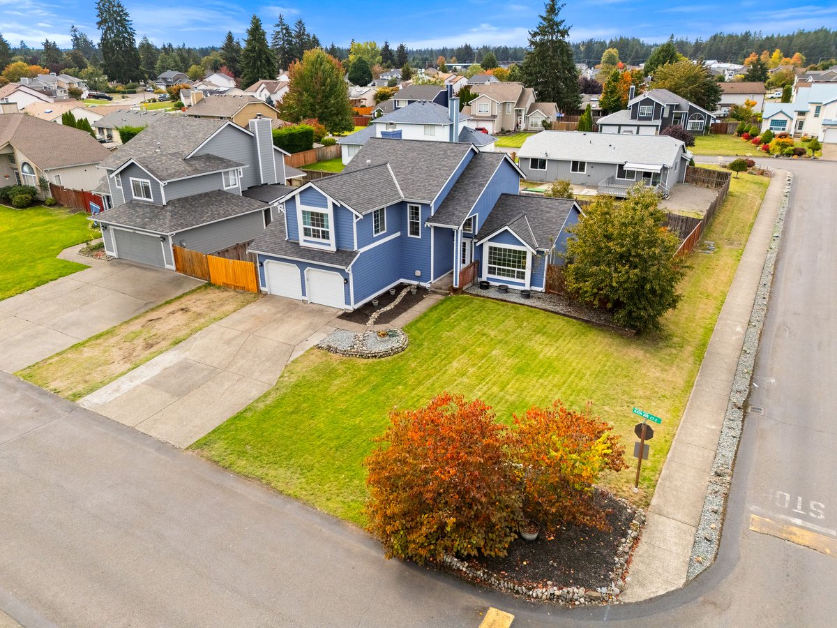 OnSiteREGroup's tweet photo. Available in Spanaway: 5 bd / 2.75 ba, 1,968 sq ft, gated entry on a fenced corner lot. $550,000. https://t.co/Fq1TmPl5M5 — OnSite Real Estate Group. Brokered by Timber Real Estate.
#SpanawayWA #PierceCountyHomes https://t.co/6Tq0XX9Sx5
